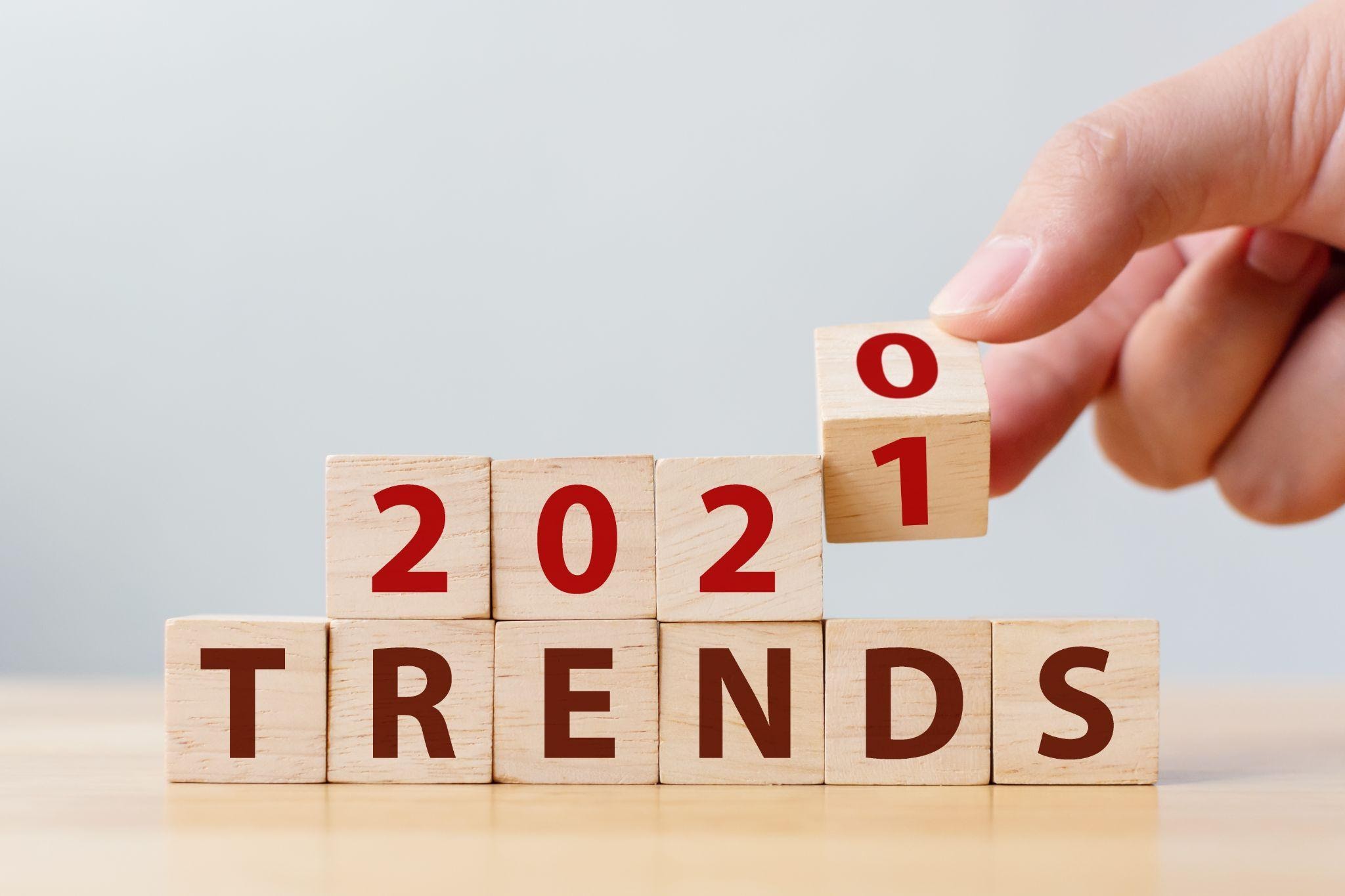 Wooden blocks that say 2021 in red and Trends in reddish brown